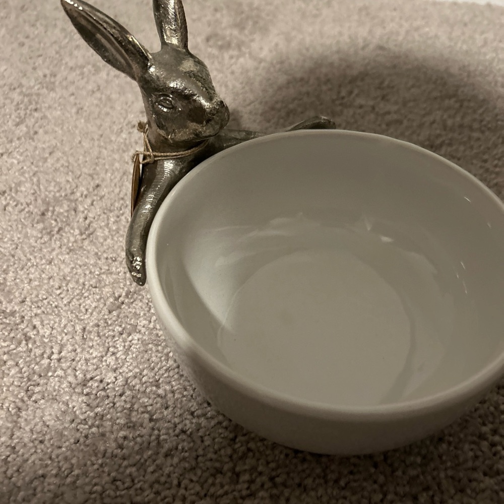 Easter Spring White Porcelain Candy Bowl w/ Bunny Rabbit Metal Base - Picture 3 of 7